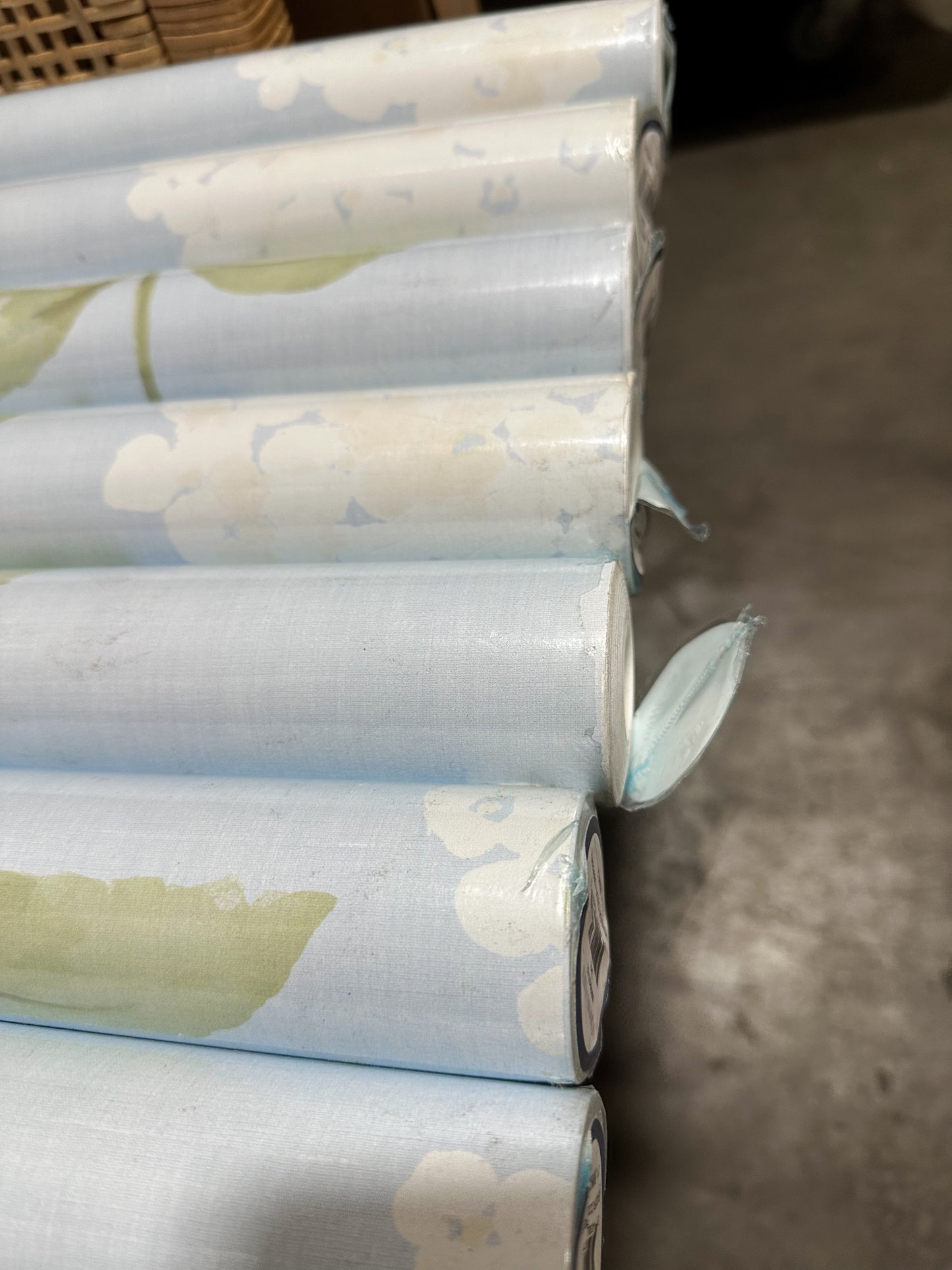 Hydrangea Wallpaper-Sky - The Home Decor Outlet