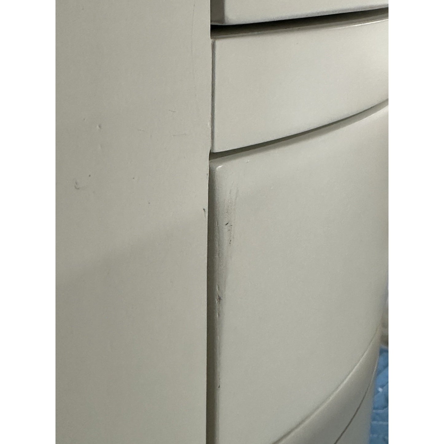 Pinecrest Nightstand (18” DIAM)-White