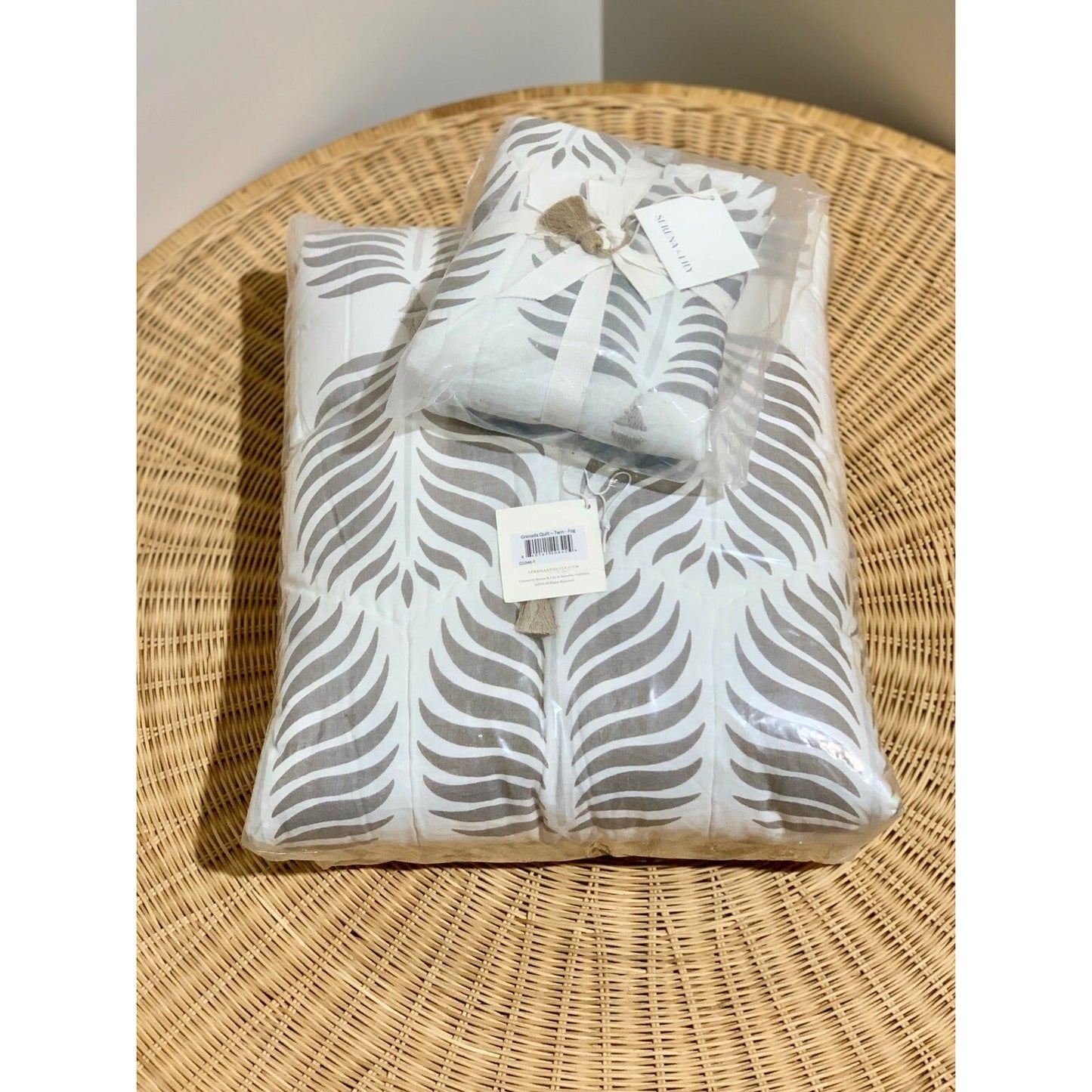 Granada Quilt (Twin) & 1 Standard Sham-Fog Grey