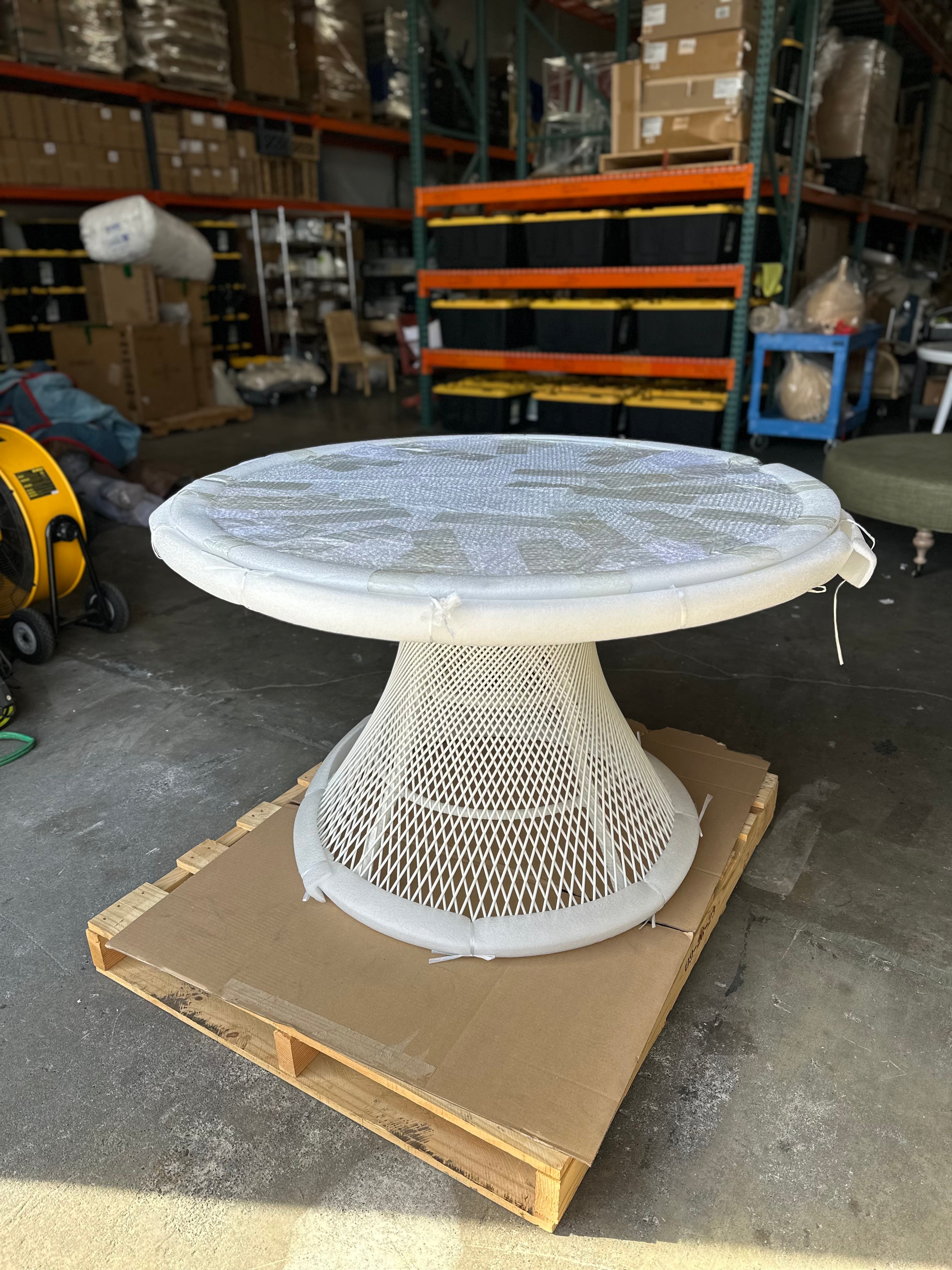 Blithedale Dining Table (NO umbrella hole)-White Frame/Glass Top