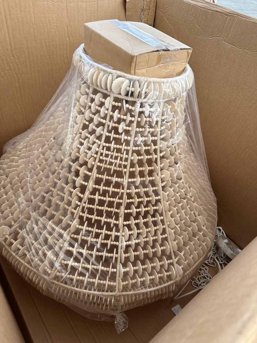 Obispo Coco Shell Chandelier-Beige/White