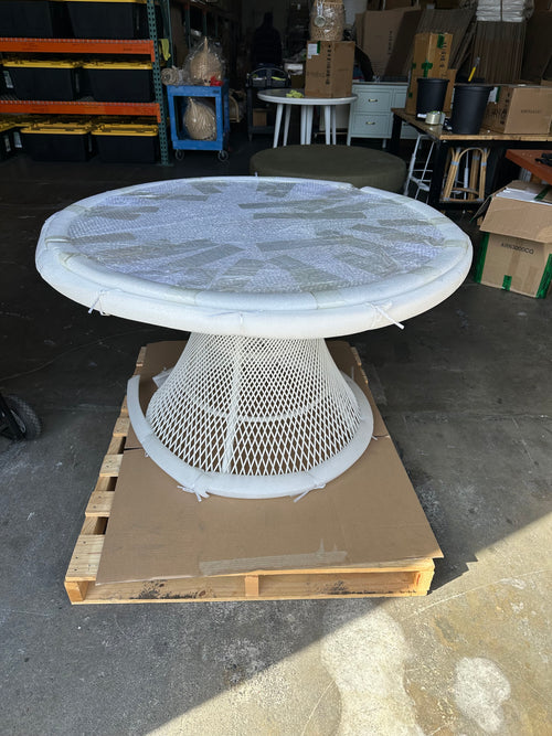 Blithedale Dining Table (NO umbrella hole)-White Frame/Glass Top