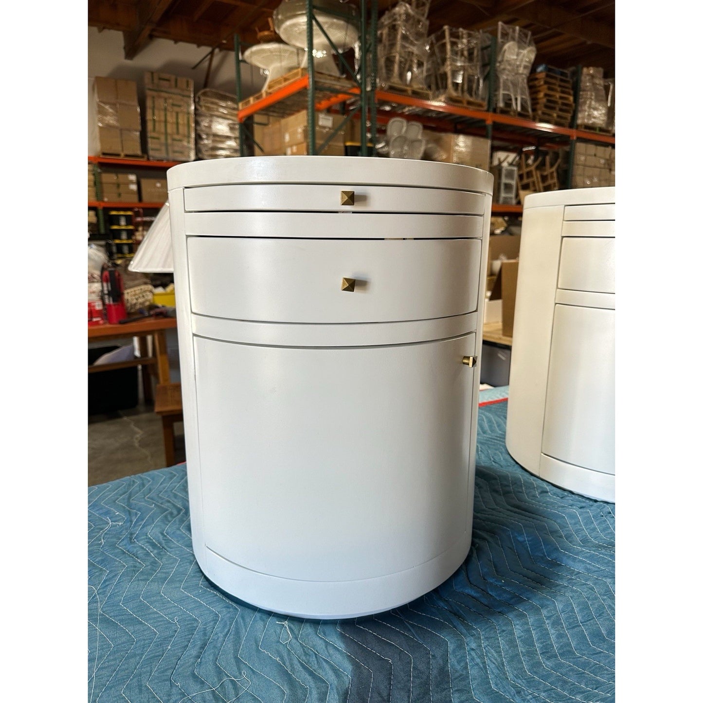 Pinecrest Nightstand (18” DIAM)-White