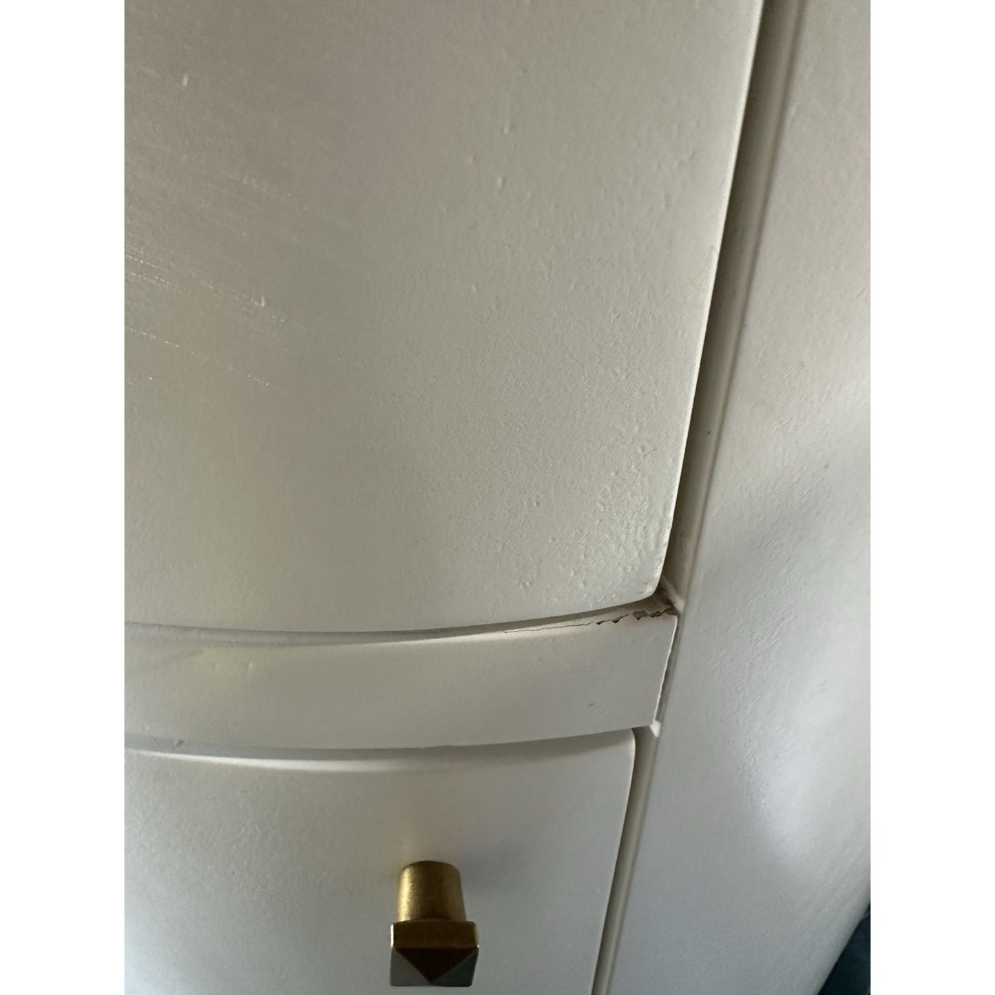 Pinecrest Nightstand (18” DIAM)-White