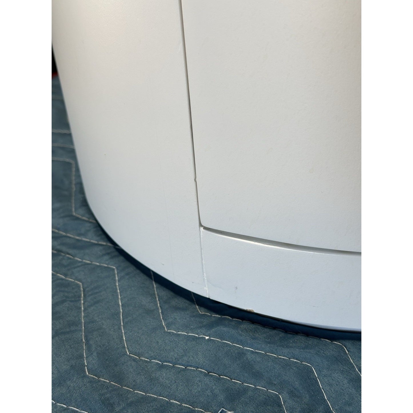 Pinecrest Nightstand (18” DIAM)-White