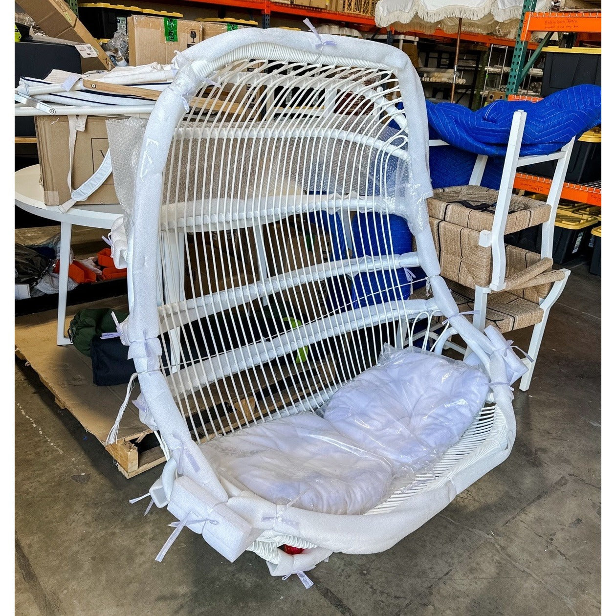 Double Hanging Outdoor Coastal Chair (+ 2 Cushions)-White
